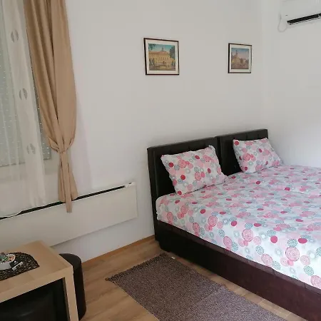 Prenociste Vojkic * סומבור